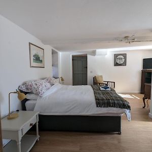 Deluxe Double Room Shower